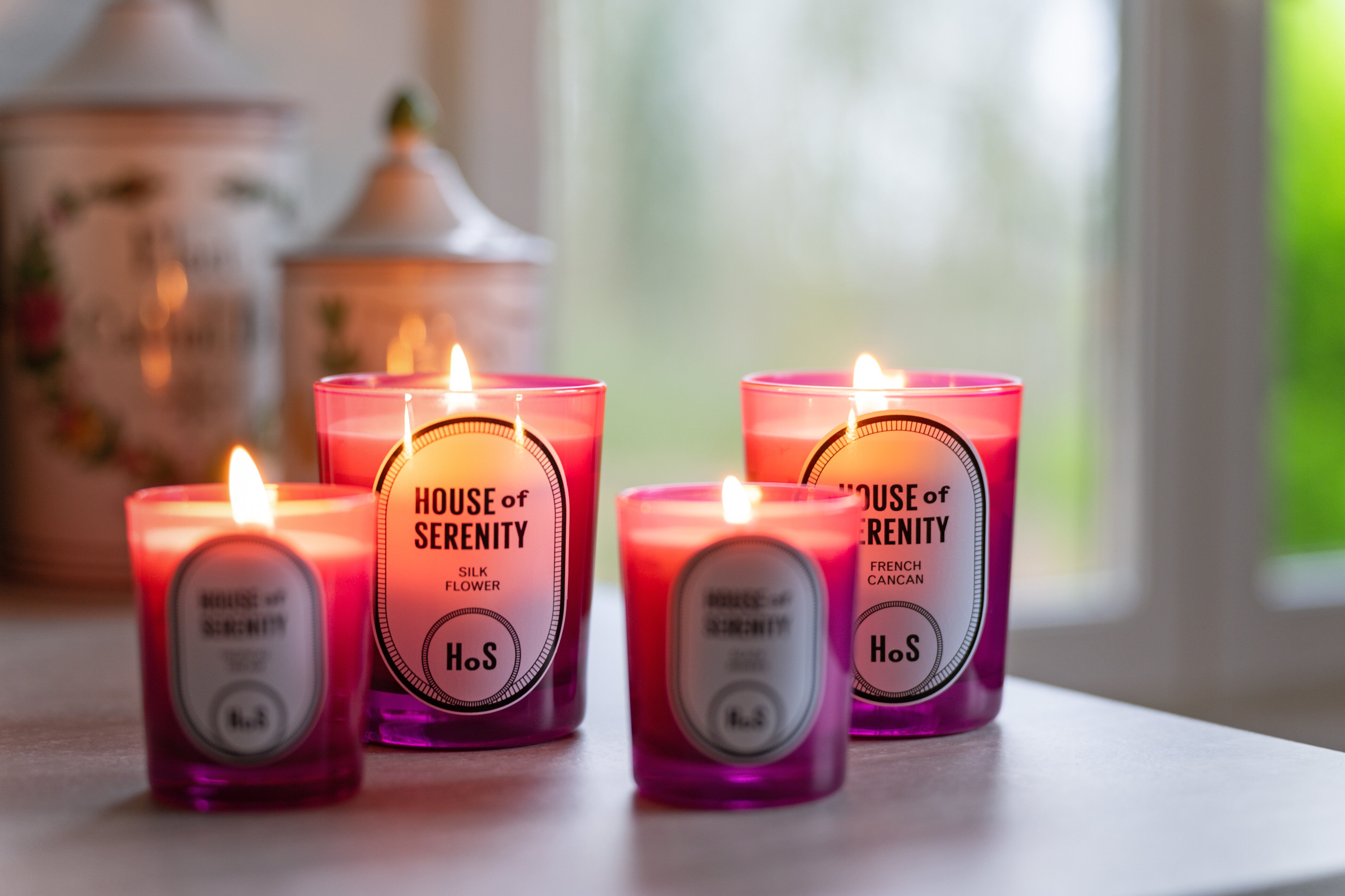 bougies parfumées collection Floral House of Serenity avec les pots en verre de couleur rose
